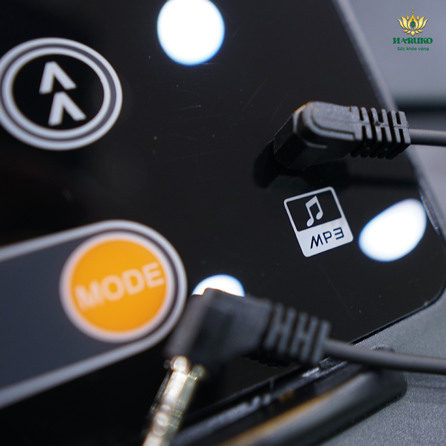 Khách hàng khi trải nghiệm sản phẩm cũng có thể thư giãn với âm nhạc ưa thích của bản thân qua bluetooth hoặc USB tùy ý